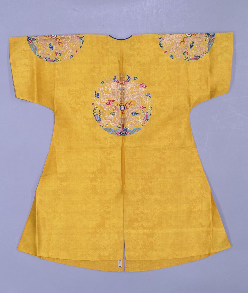 图片[2]-Yellow yarn embroidered four groups of golden dragon jacket-China Archive